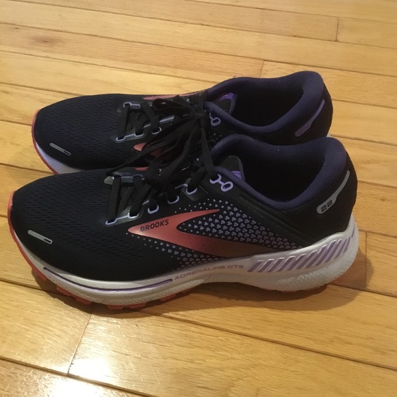 Brooks Women's Adrenaline GTS 22 Running Shoe - size 8 -HAPPY NEW YEAR SALE - Picture 3 of 4